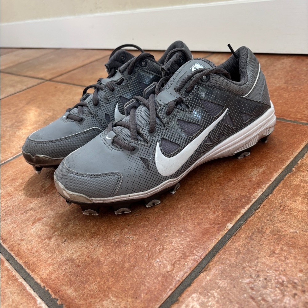 Nike Hyper Diamond women’s softball cleats 8.5M